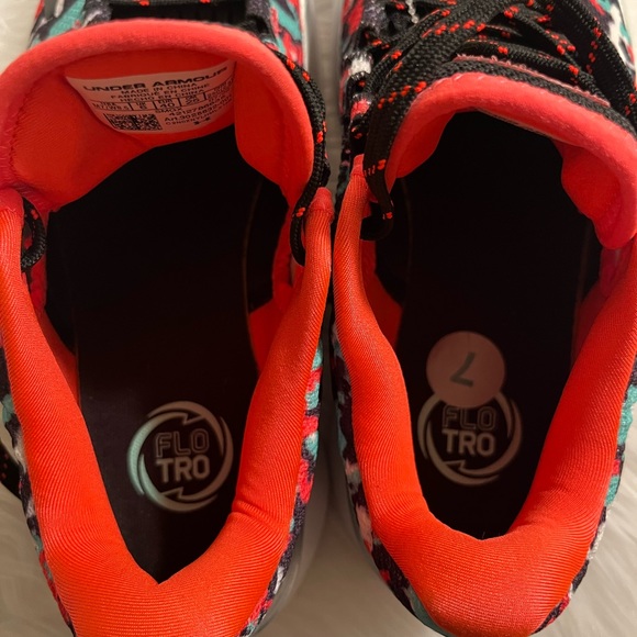 NEW UNDER ARMOUR STEPH CURRY RARE LOW FLOTRO SHOES SNEAKERS MEN’S 7 WOMENS 8.5 - Picture 5 of 13